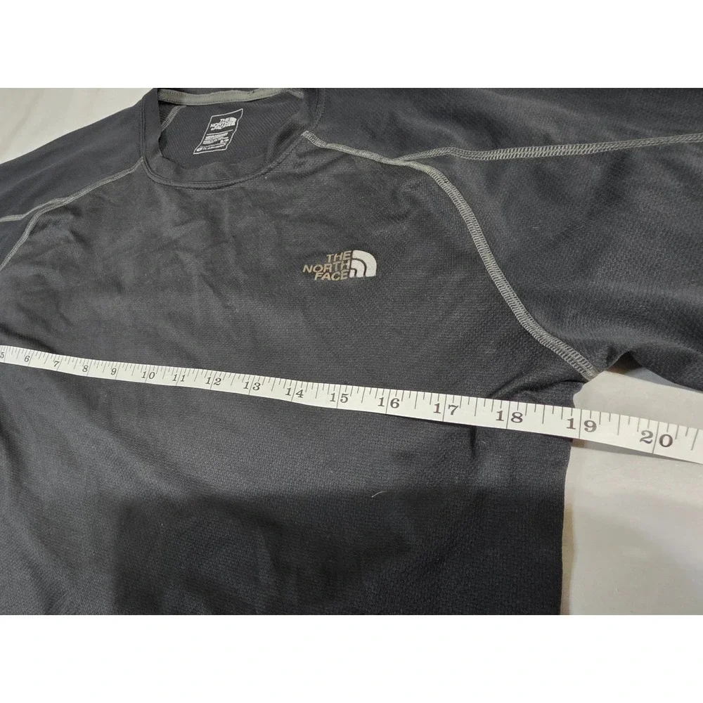 The North Face Mens FlashDry Long Sleeve Shirt Gray Athletic Crew Neck Small